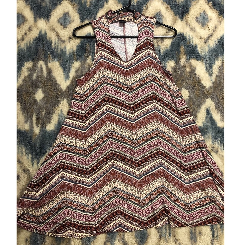 Key hole dress 
Size small